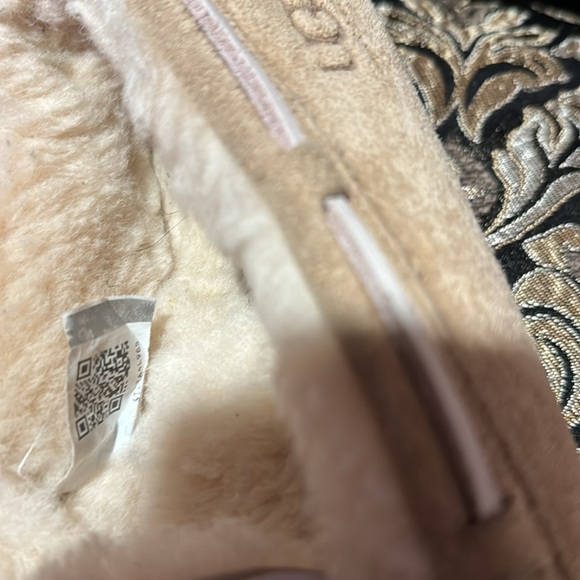 UGG Women Dakota Moccasin Slippers Tan suede size 10 US - Picture 3 of 7